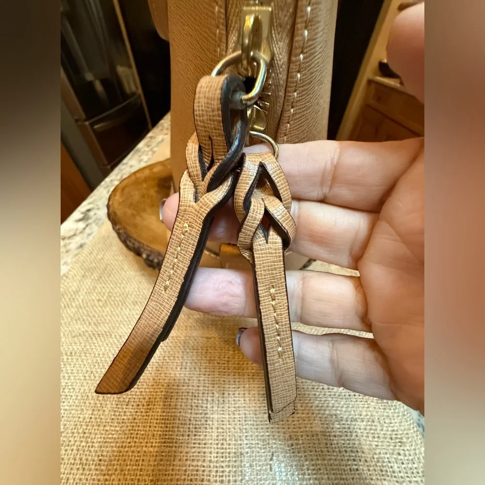 Dooney & Bourke Beige Satchel. like New! EUC. It will never go out of style. - Picture 16 of 16